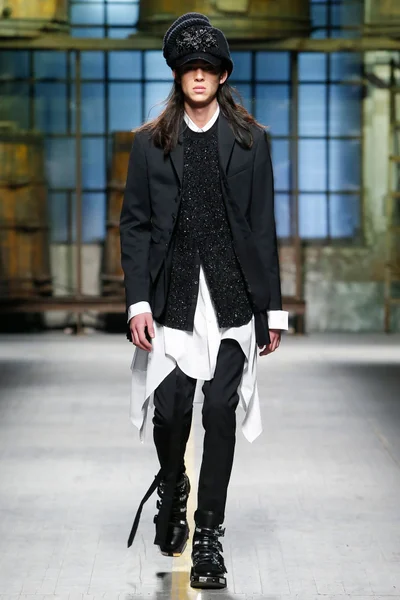 Look 48